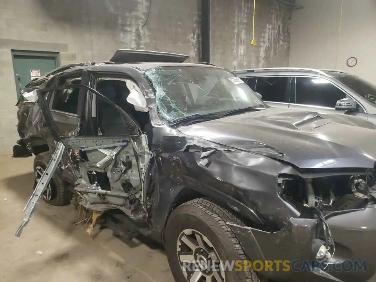 9 Photograph of a damaged car JTERU5JR2M5939077 TOYOTA 4RUNNER 2021