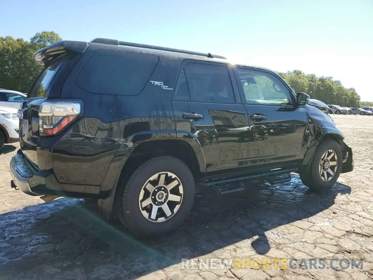 3 Photograph of a damaged car JTERU5JR3M5869413 TOYOTA 4RUNNER 2021