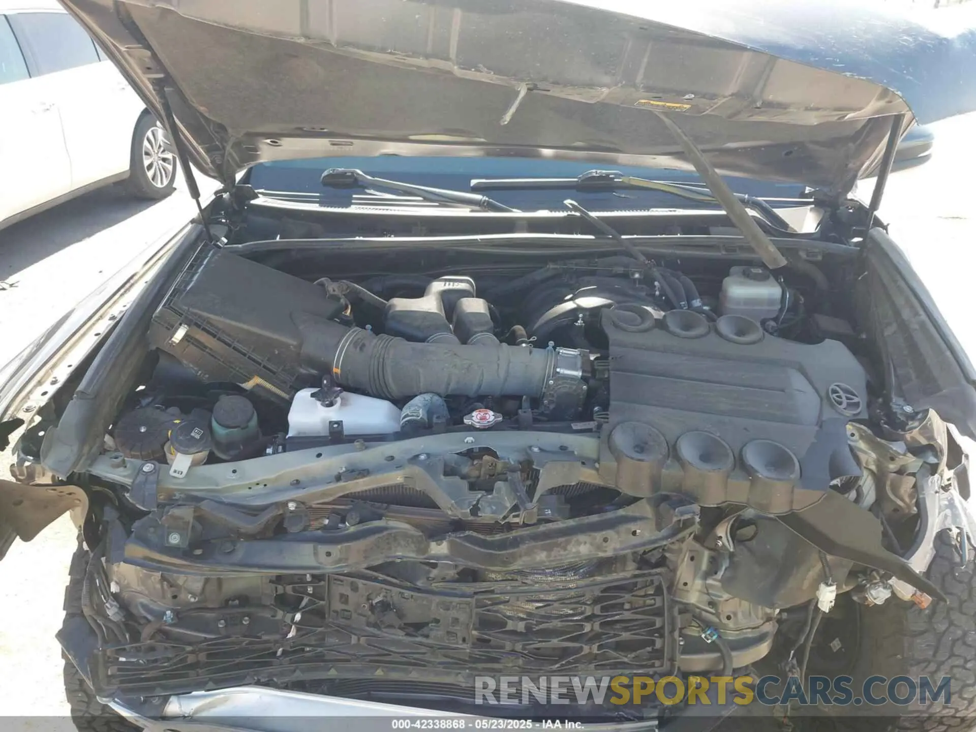 10 Photograph of a damaged car JTERU5JR3M5879360 TOYOTA 4RUNNER 2021