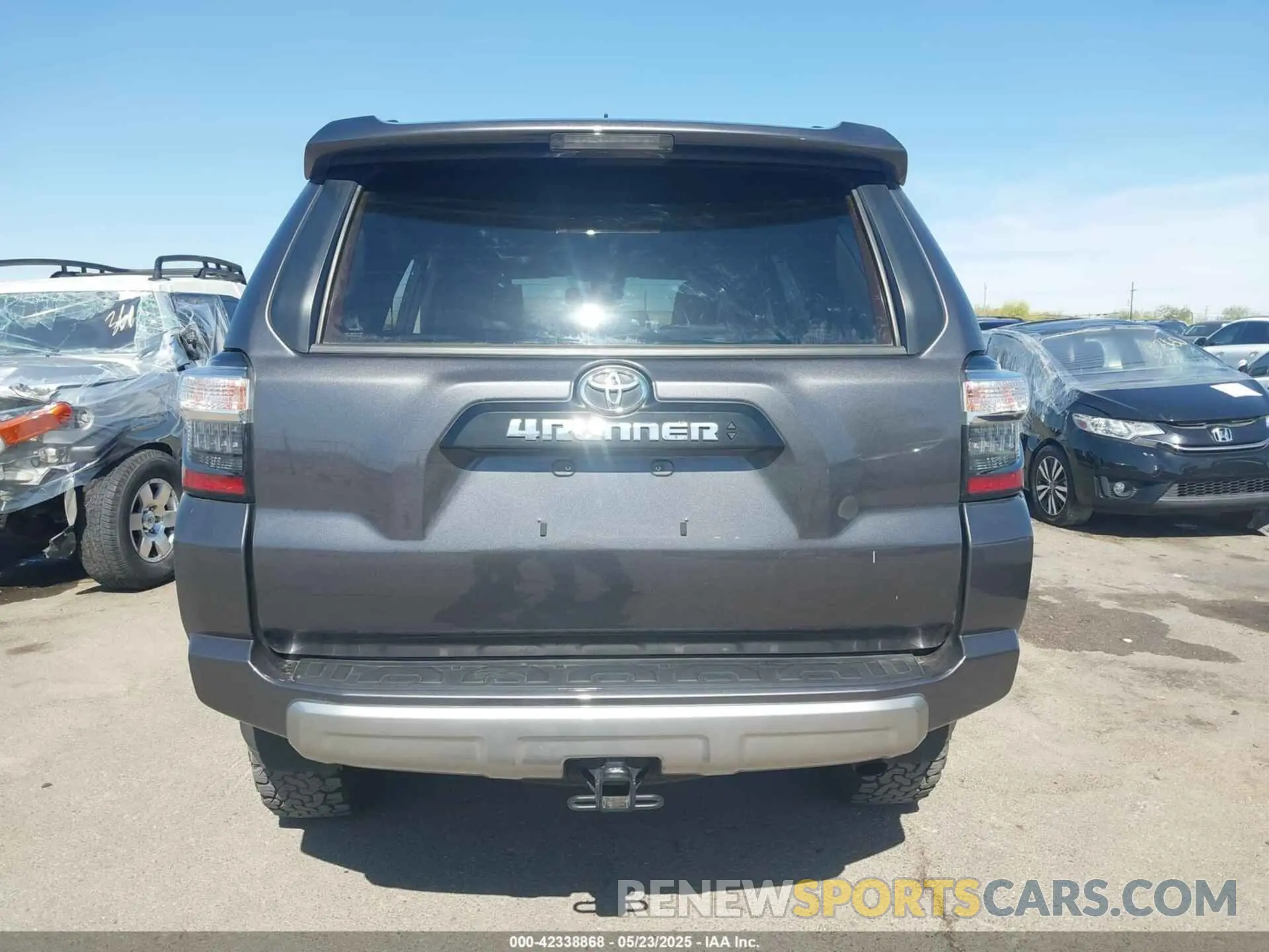 16 Photograph of a damaged car JTERU5JR3M5879360 TOYOTA 4RUNNER 2021