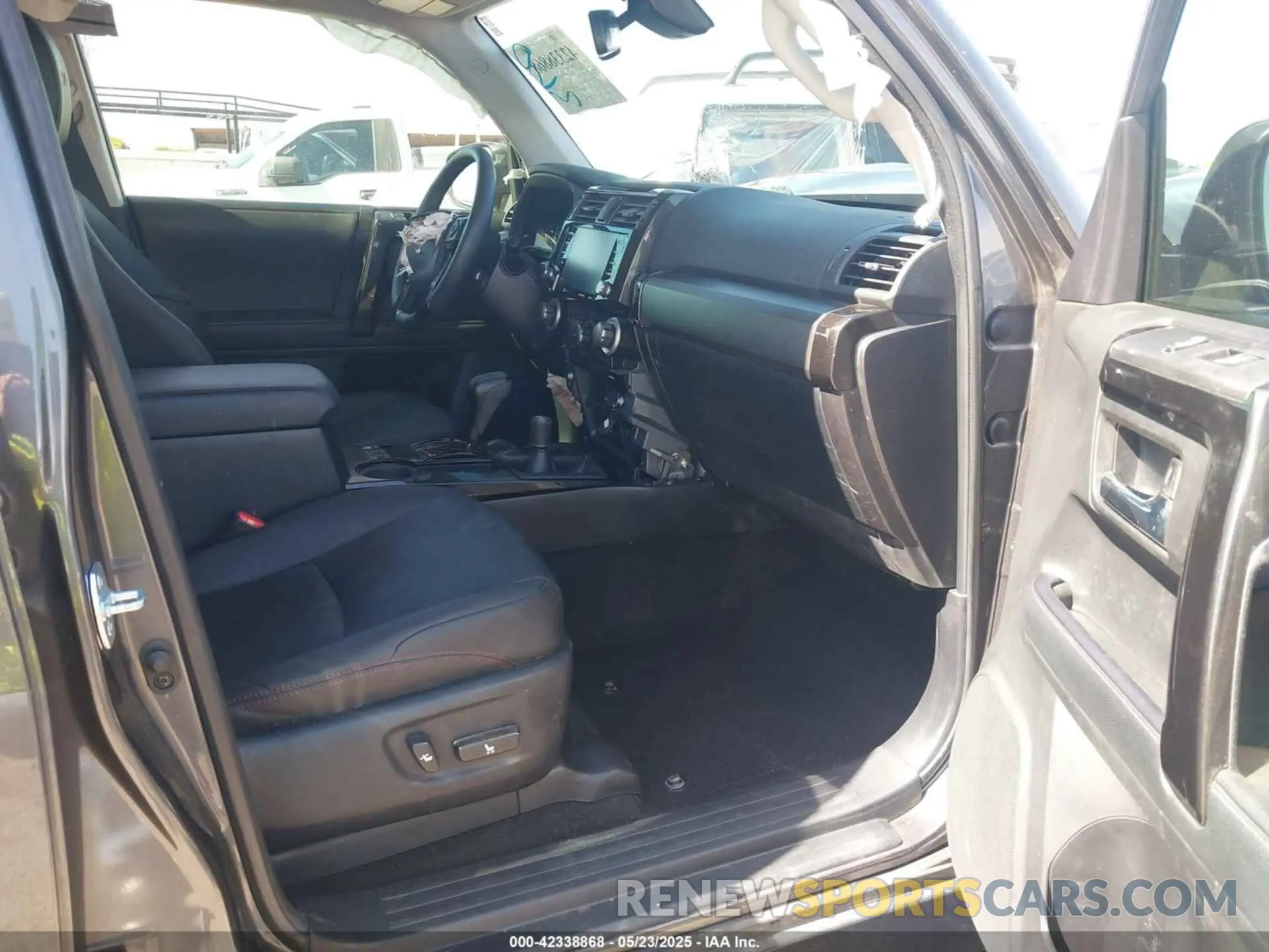 5 Photograph of a damaged car JTERU5JR3M5879360 TOYOTA 4RUNNER 2021