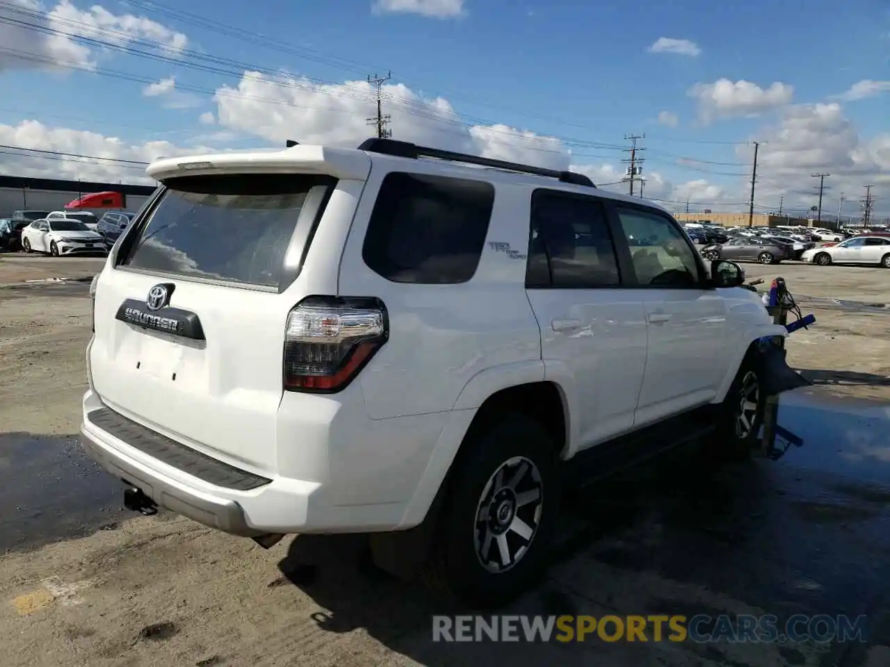 4 Photograph of a damaged car JTERU5JR3M5912695 TOYOTA 4RUNNER 2021