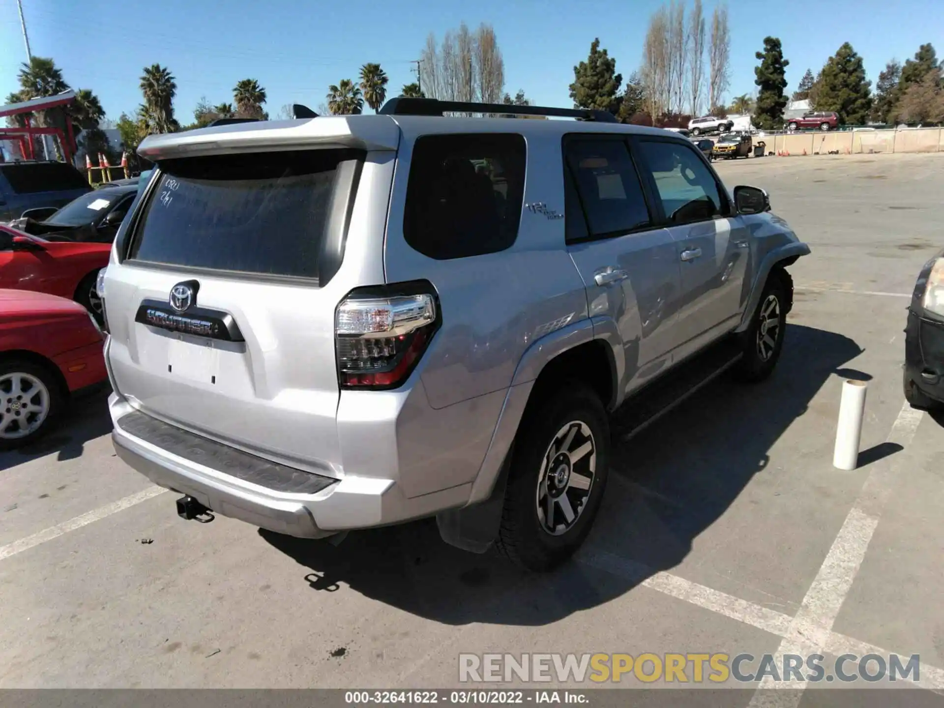 4 Photograph of a damaged car JTERU5JR3M5930856 TOYOTA 4RUNNER 2021