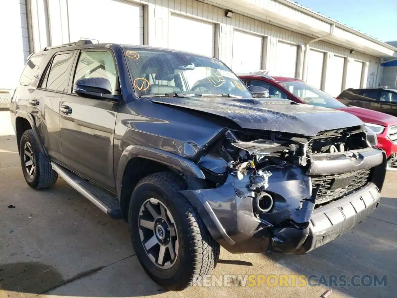 1 Photograph of a damaged car JTERU5JR4M5846500 TOYOTA 4RUNNER 2021