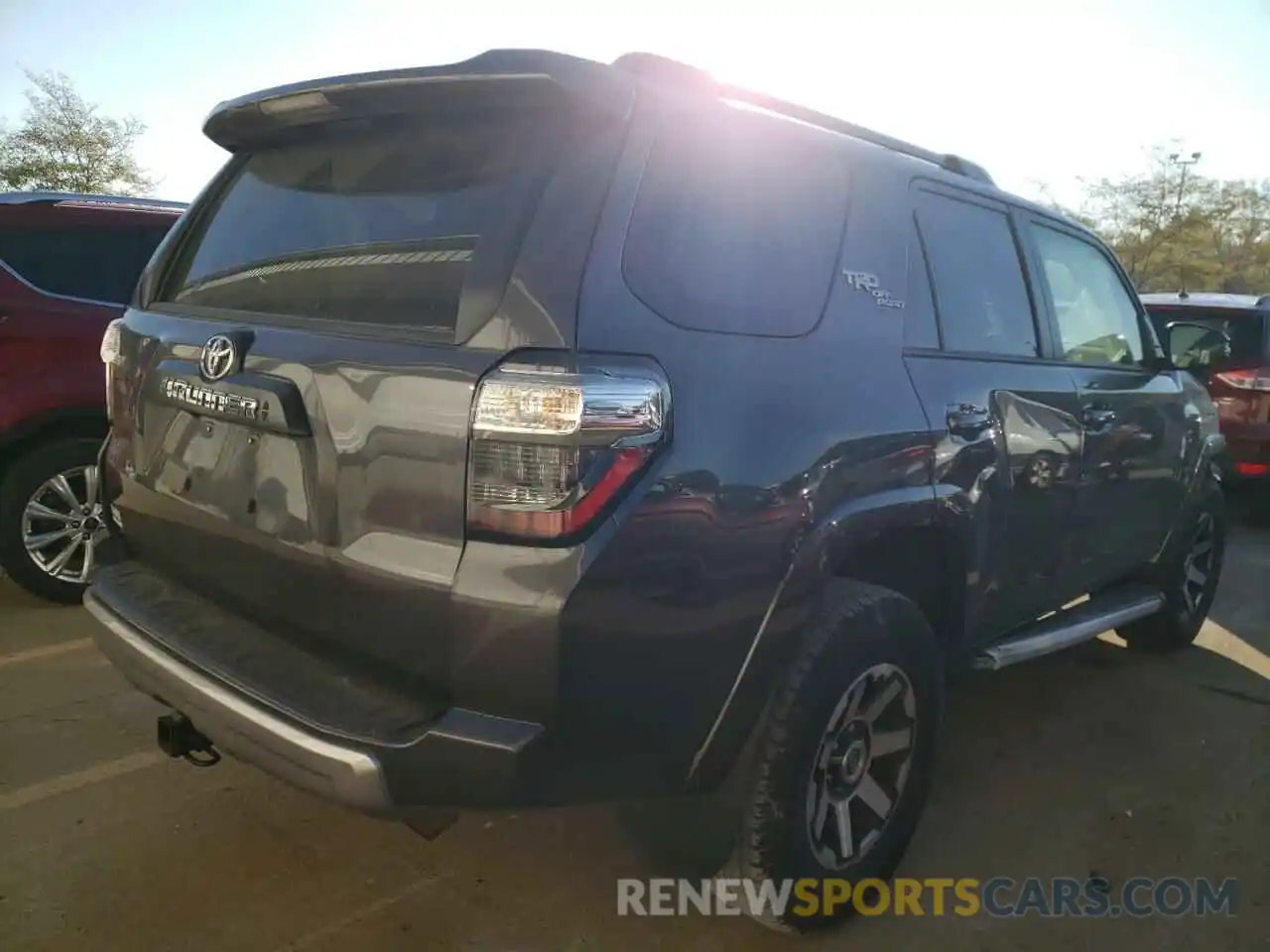 4 Photograph of a damaged car JTERU5JR4M5846500 TOYOTA 4RUNNER 2021