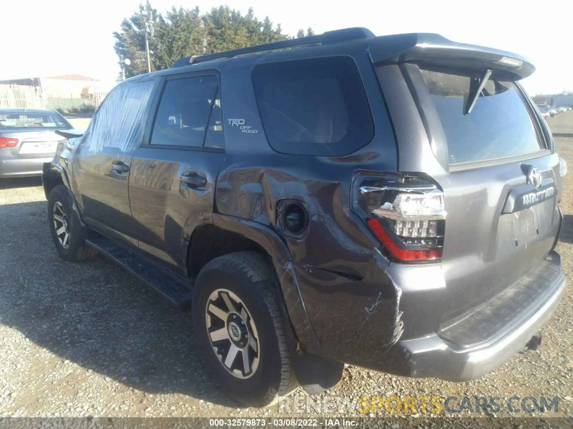 3 Photograph of a damaged car JTERU5JR4M5847808 TOYOTA 4RUNNER 2021