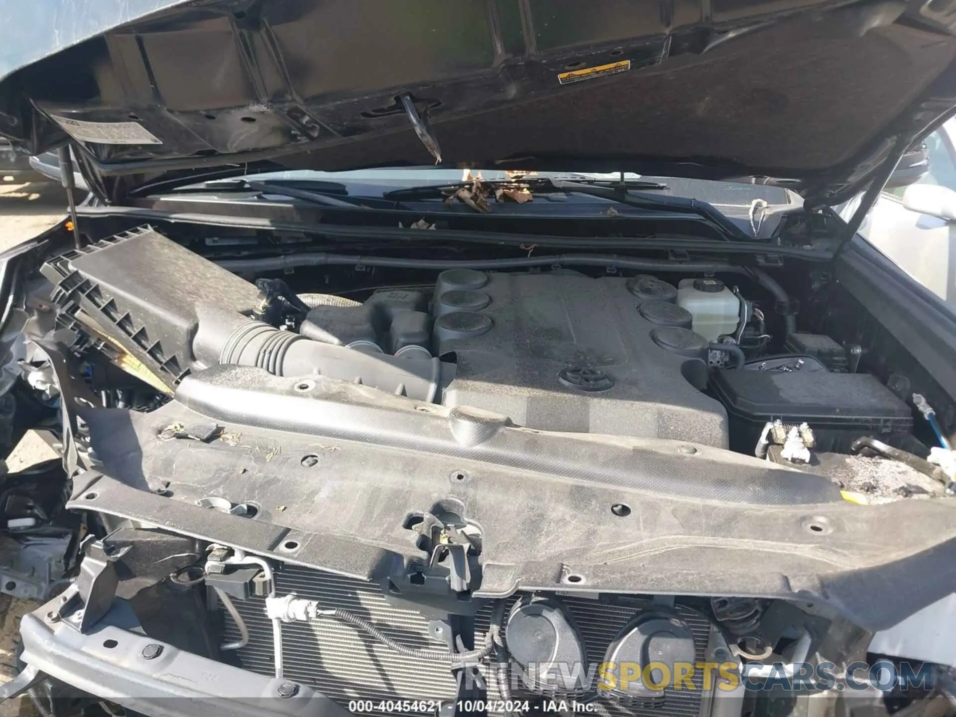10 Photograph of a damaged car JTERU5JR4M5879237 TOYOTA 4RUNNER 2021