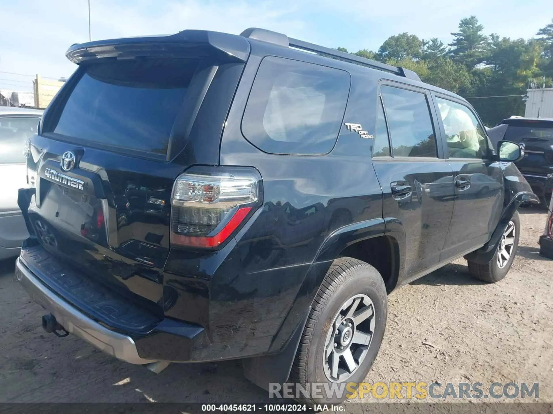 4 Photograph of a damaged car JTERU5JR4M5879237 TOYOTA 4RUNNER 2021