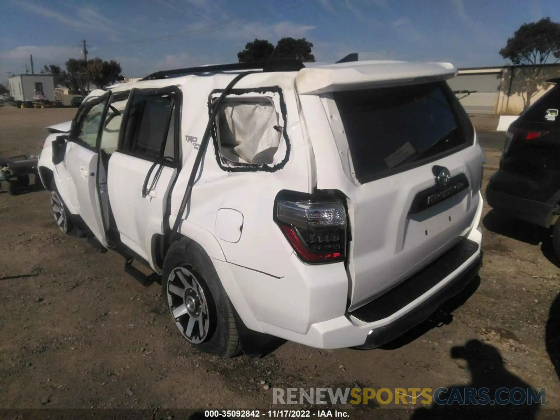 3 Photograph of a damaged car JTERU5JR4M5946581 TOYOTA 4RUNNER 2021