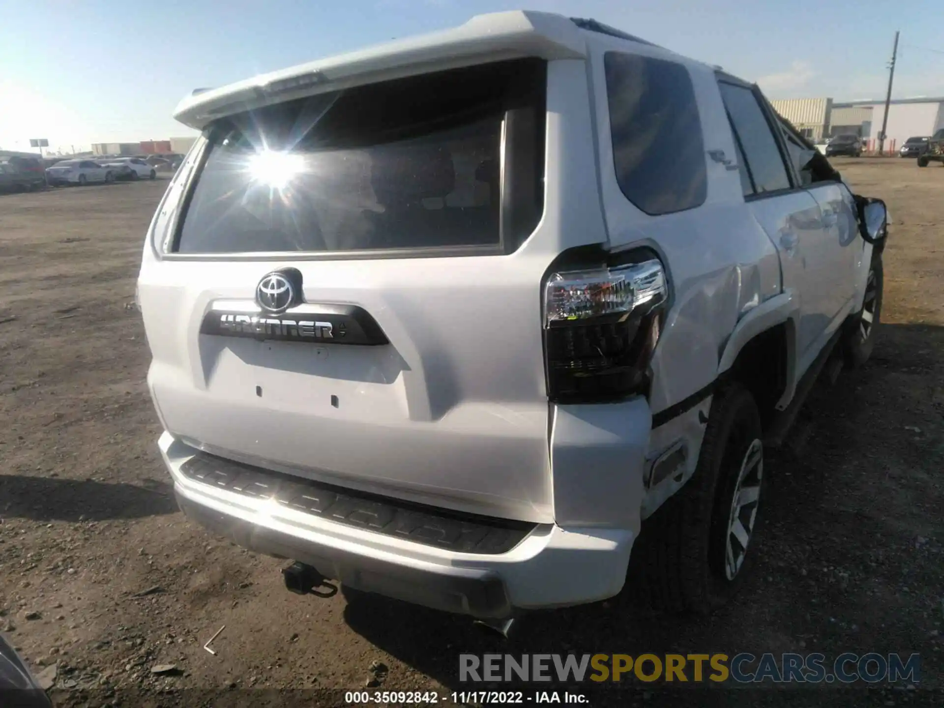 4 Photograph of a damaged car JTERU5JR4M5946581 TOYOTA 4RUNNER 2021