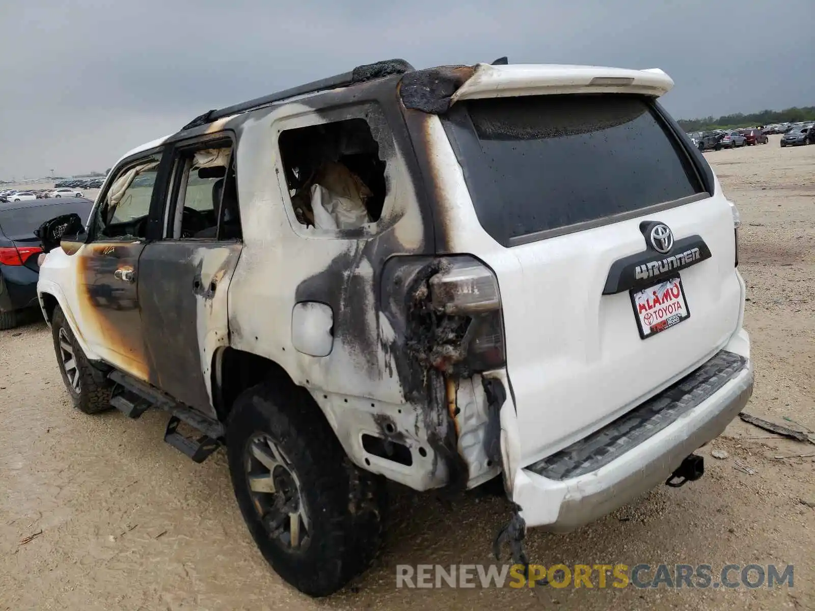 3 Photograph of a damaged car JTERU5JR4M5963901 TOYOTA 4RUNNER 2021