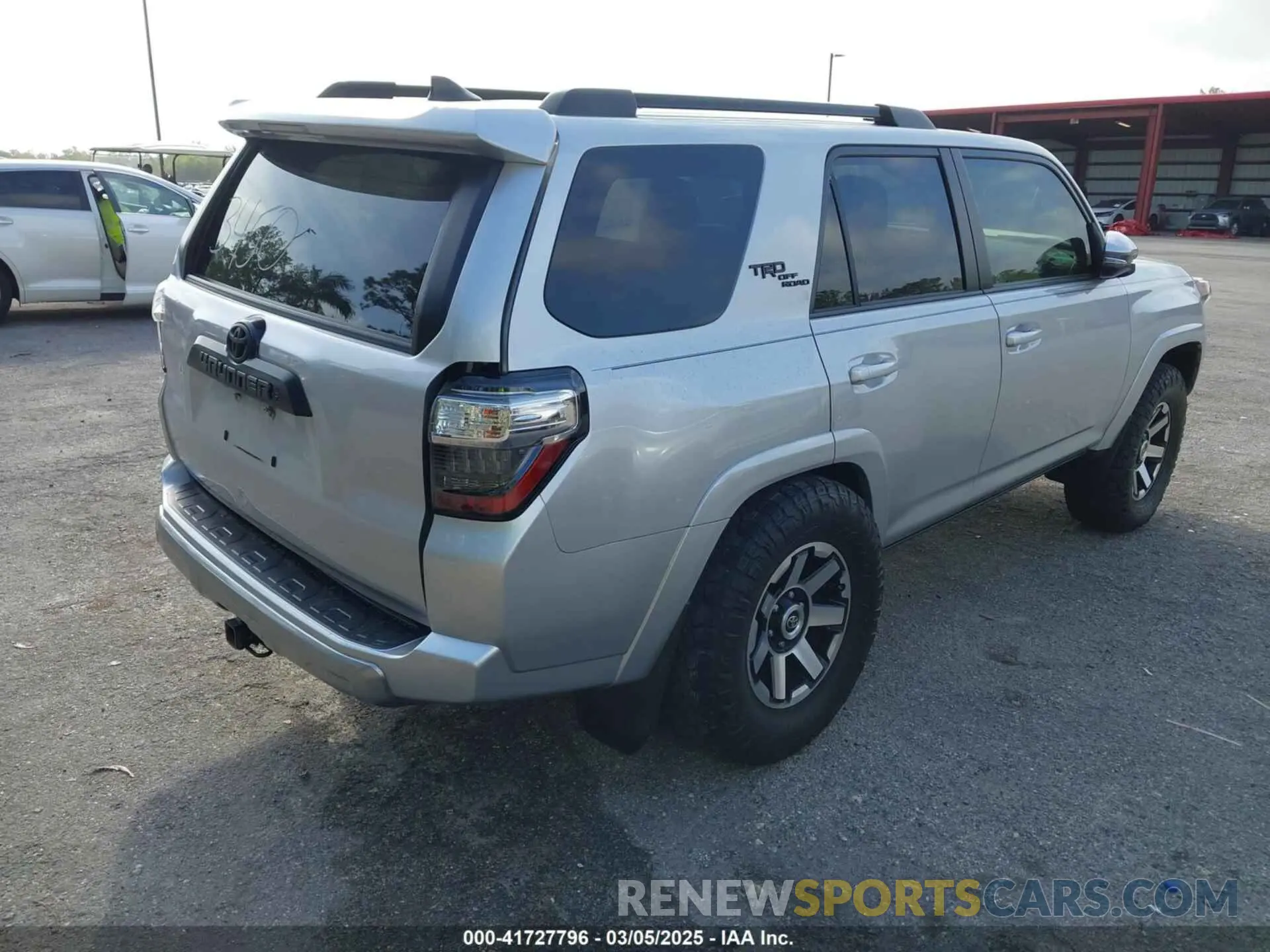 4 Photograph of a damaged car JTERU5JR5M5903450 TOYOTA 4RUNNER 2021