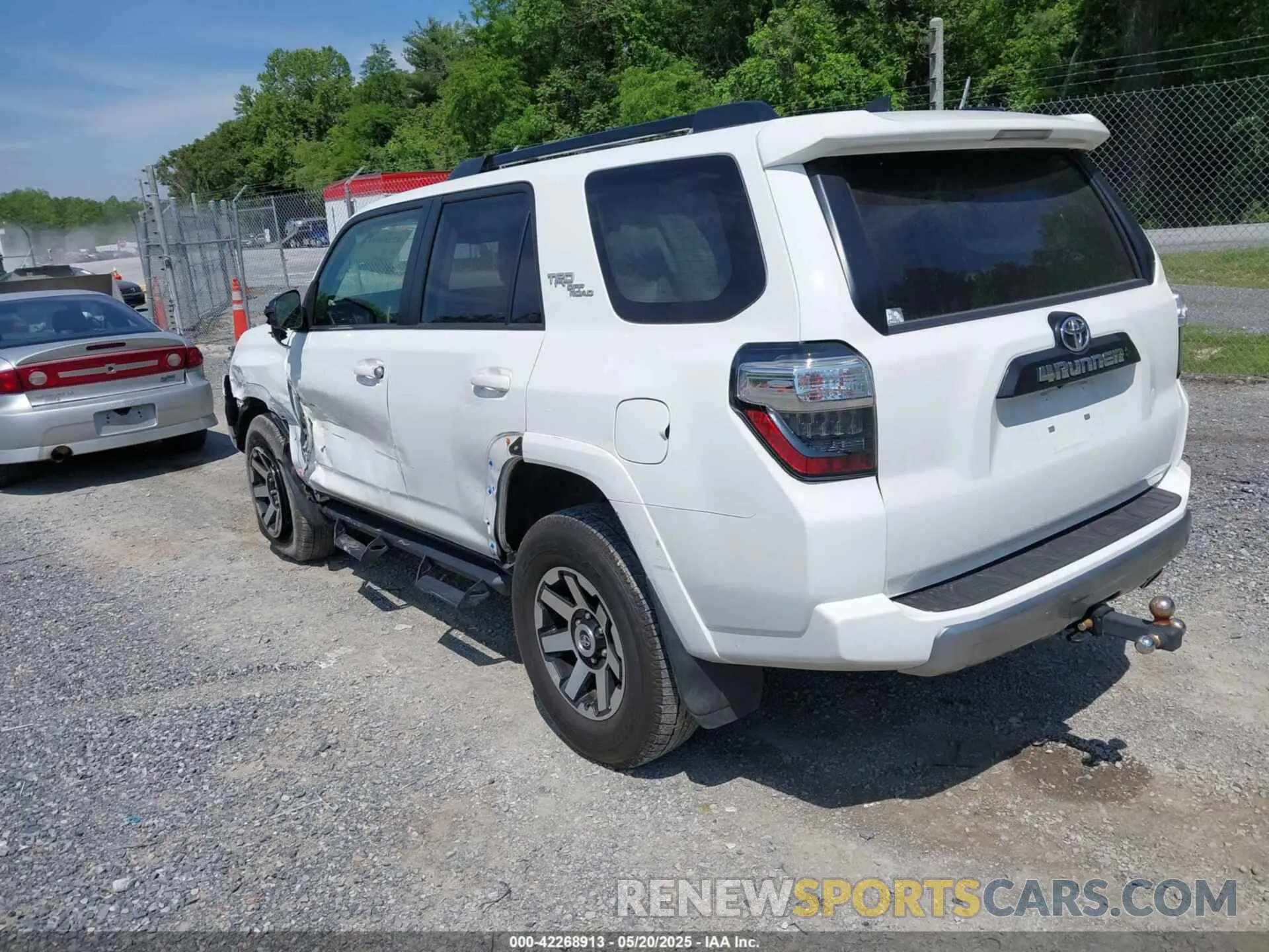 3 Photograph of a damaged car JTERU5JR5M5903979 TOYOTA 4RUNNER 2021