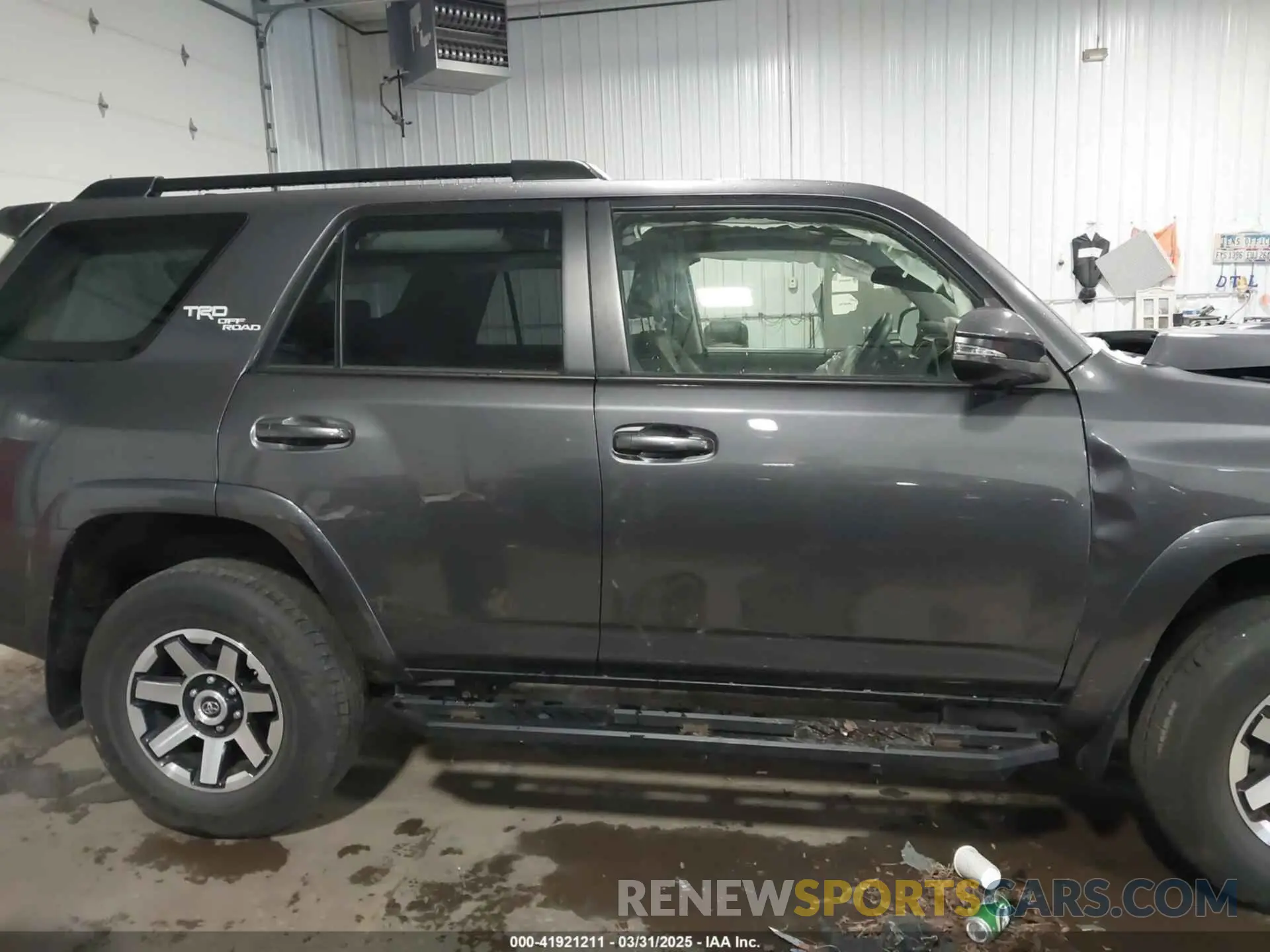 14 Photograph of a damaged car JTERU5JR6M5892569 TOYOTA 4RUNNER 2021