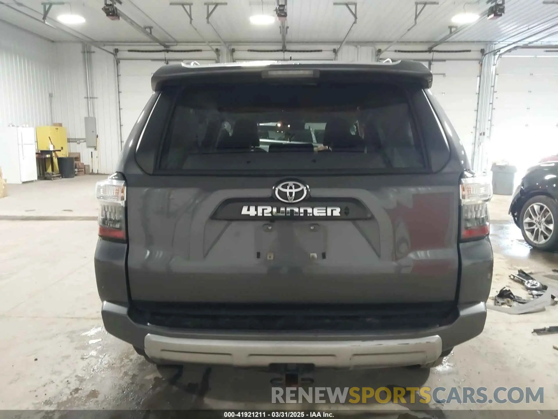 17 Photograph of a damaged car JTERU5JR6M5892569 TOYOTA 4RUNNER 2021