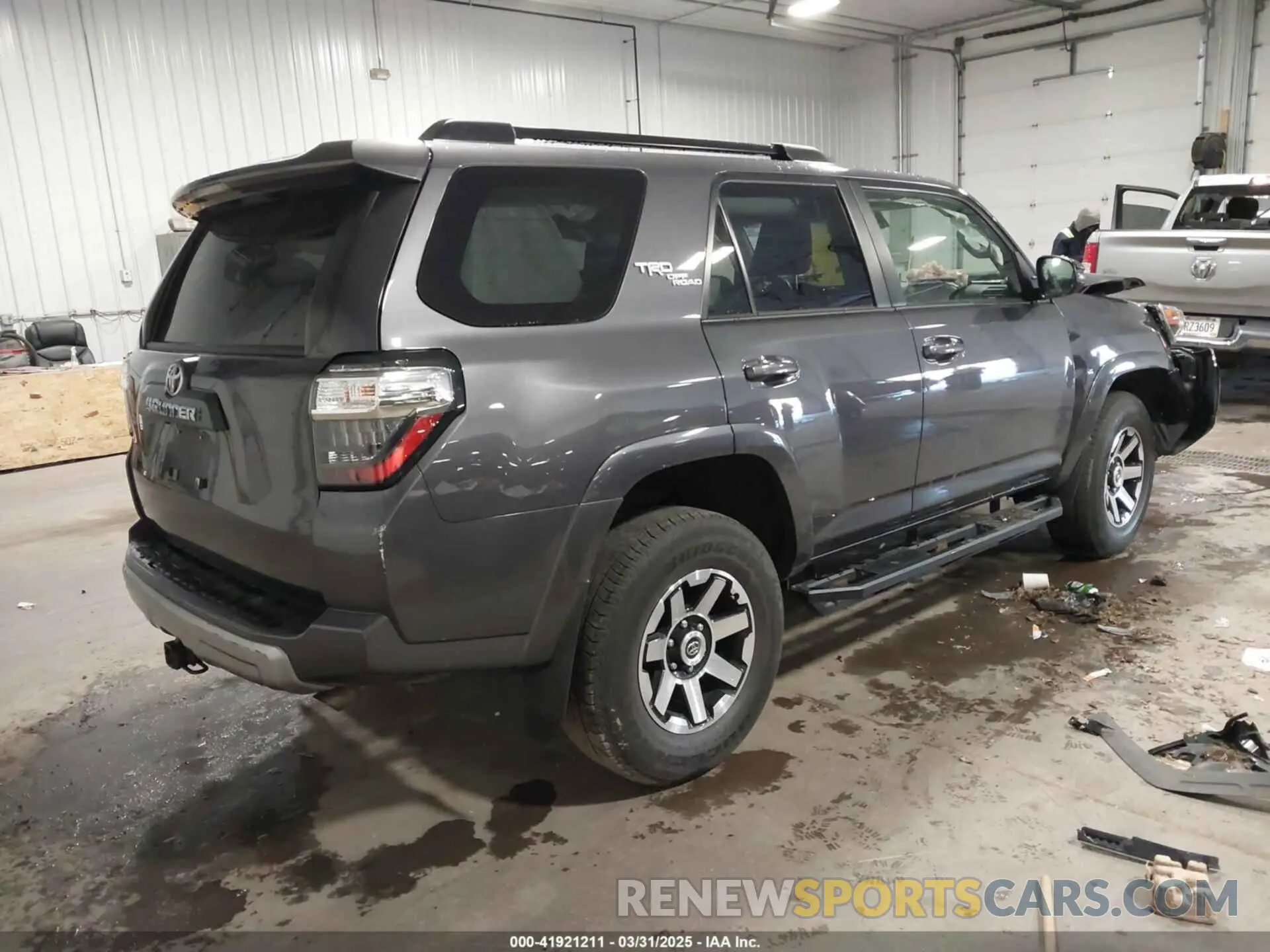 4 Photograph of a damaged car JTERU5JR6M5892569 TOYOTA 4RUNNER 2021