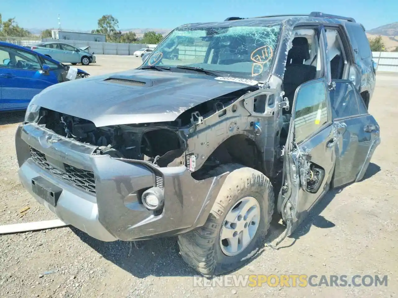 2 Photograph of a damaged car JTERU5JR6M5913226 TOYOTA 4RUNNER 2021