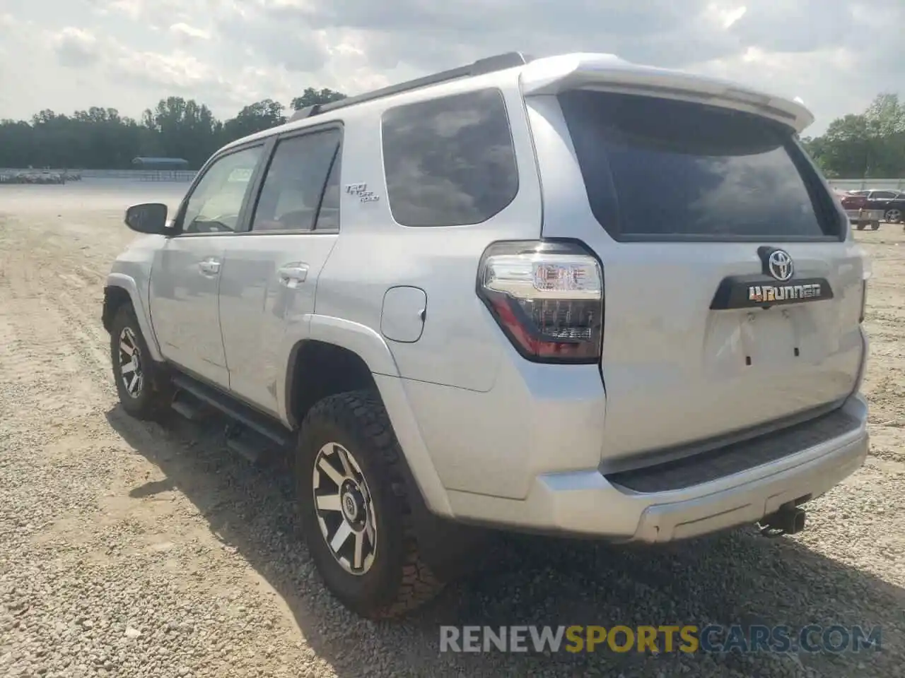 3 Photograph of a damaged car JTERU5JR6M5917647 TOYOTA 4RUNNER 2021