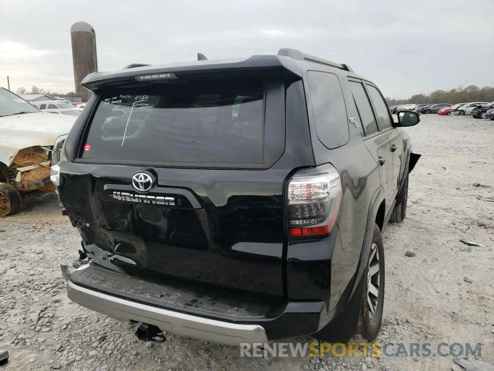 4 Photograph of a damaged car JTERU5JR7M5848547 TOYOTA 4RUNNER 2021