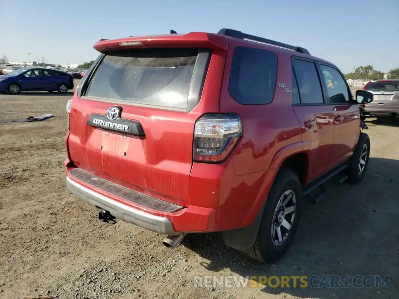 4 Photograph of a damaged car JTERU5JR7M5887963 TOYOTA 4RUNNER 2021