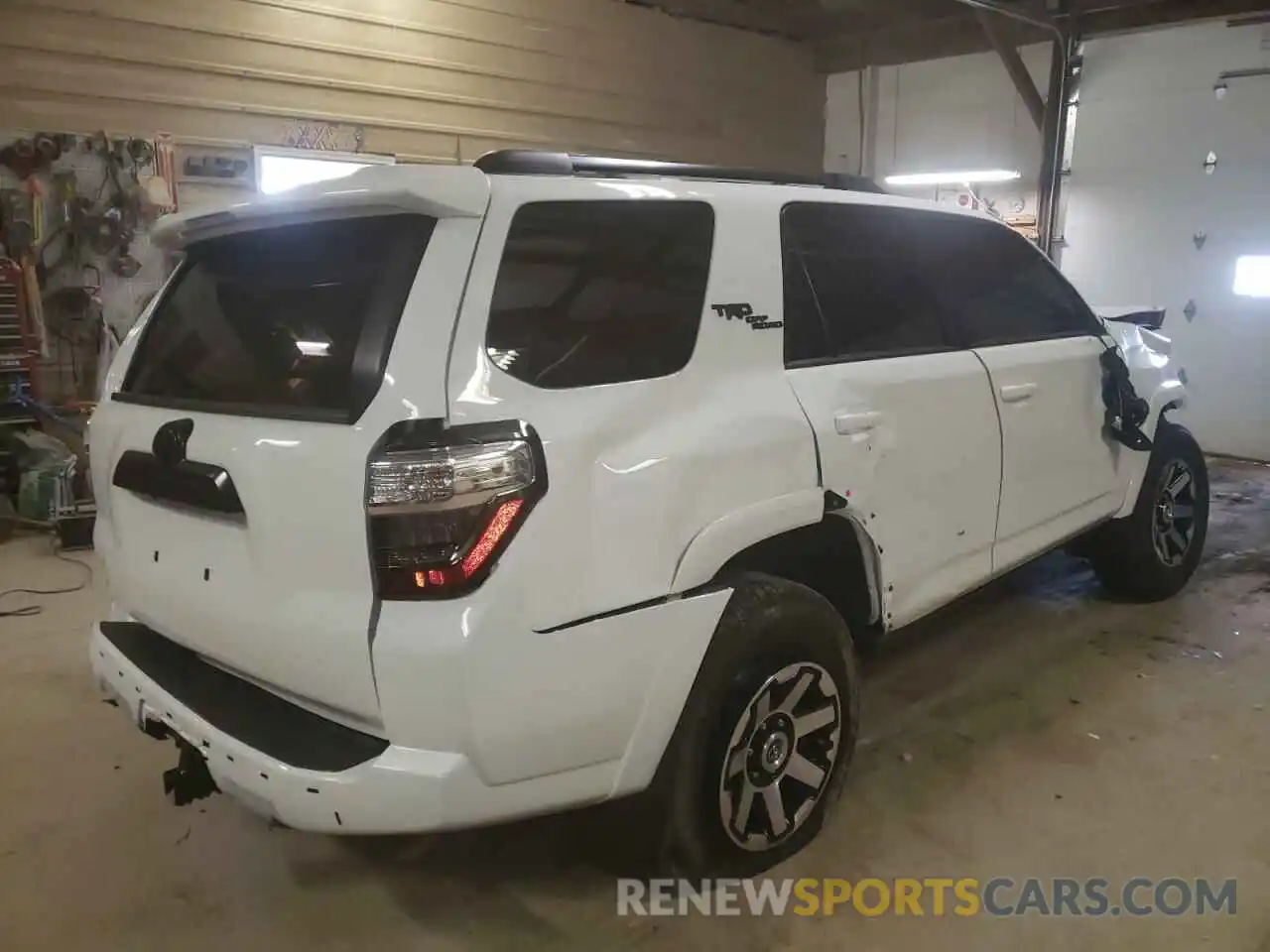 4 Photograph of a damaged car JTERU5JR7M5890944 TOYOTA 4RUNNER 2021