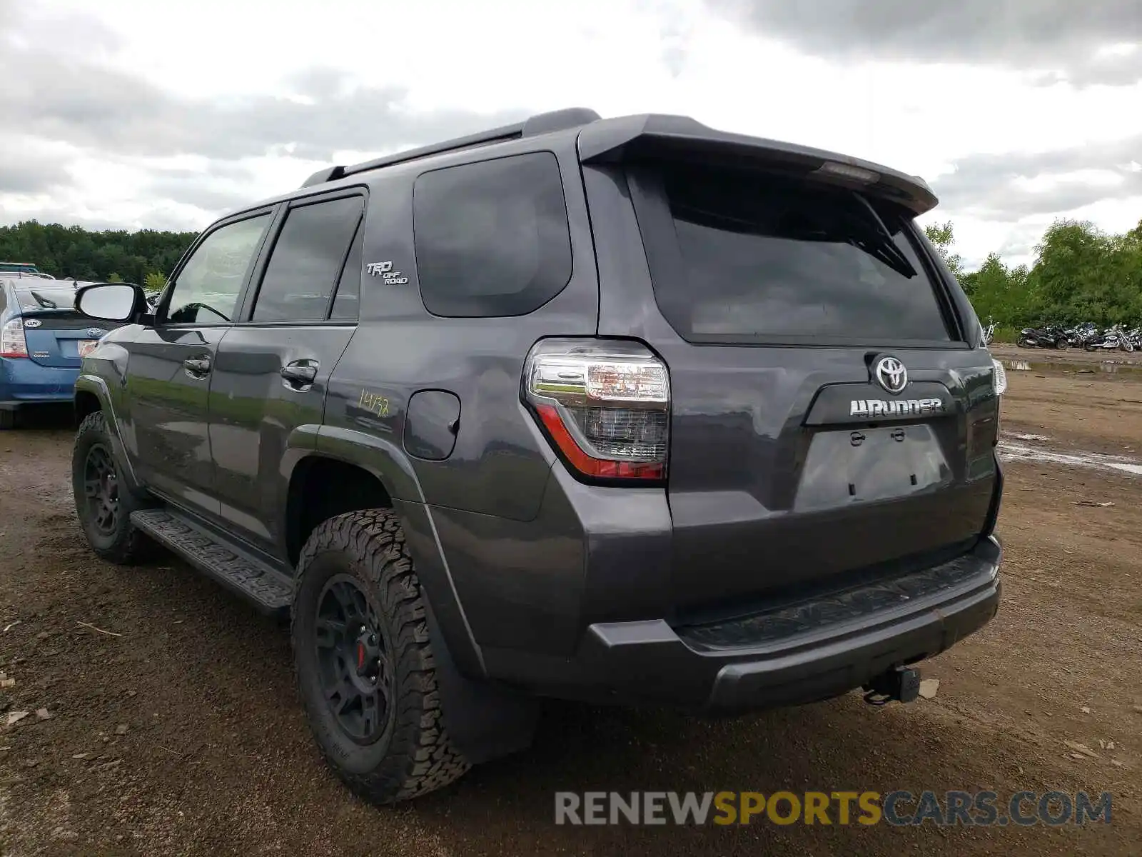 3 Photograph of a damaged car JTERU5JR7M5918614 TOYOTA 4RUNNER 2021