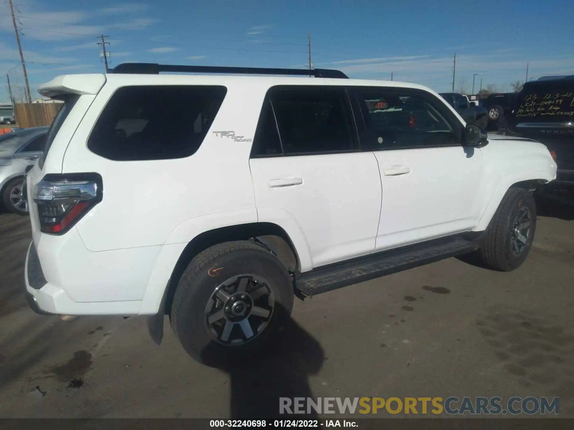 4 Photograph of a damaged car JTERU5JR7M5935526 TOYOTA 4RUNNER 2021