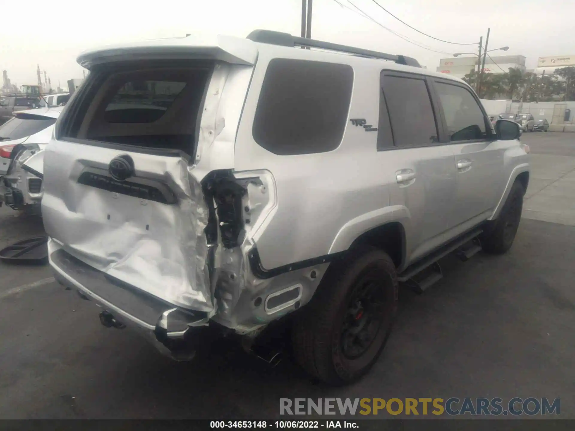 4 Photograph of a damaged car JTERU5JR7M5939530 TOYOTA 4RUNNER 2021