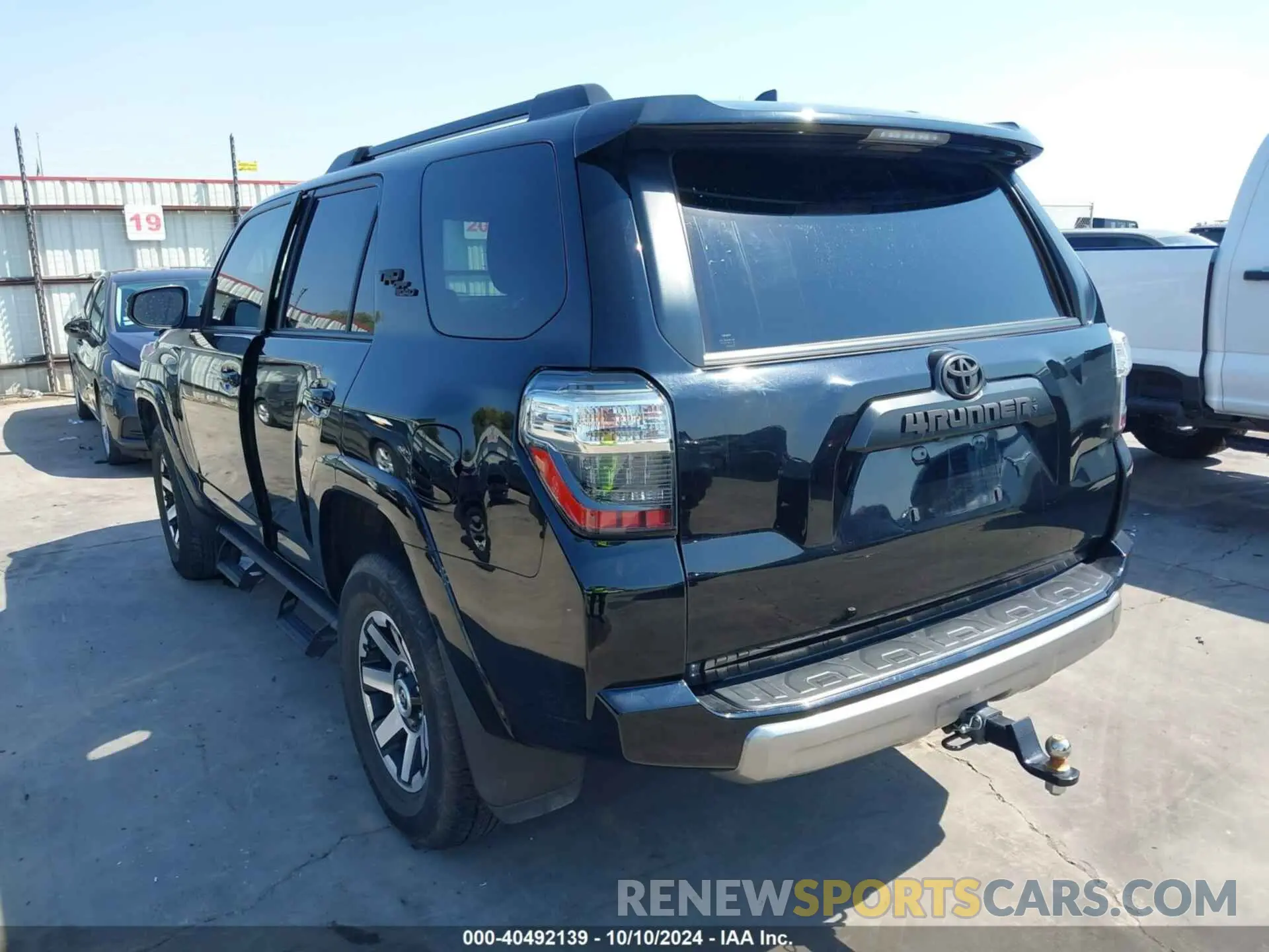 3 Photograph of a damaged car JTERU5JR7M5943139 TOYOTA 4RUNNER 2021