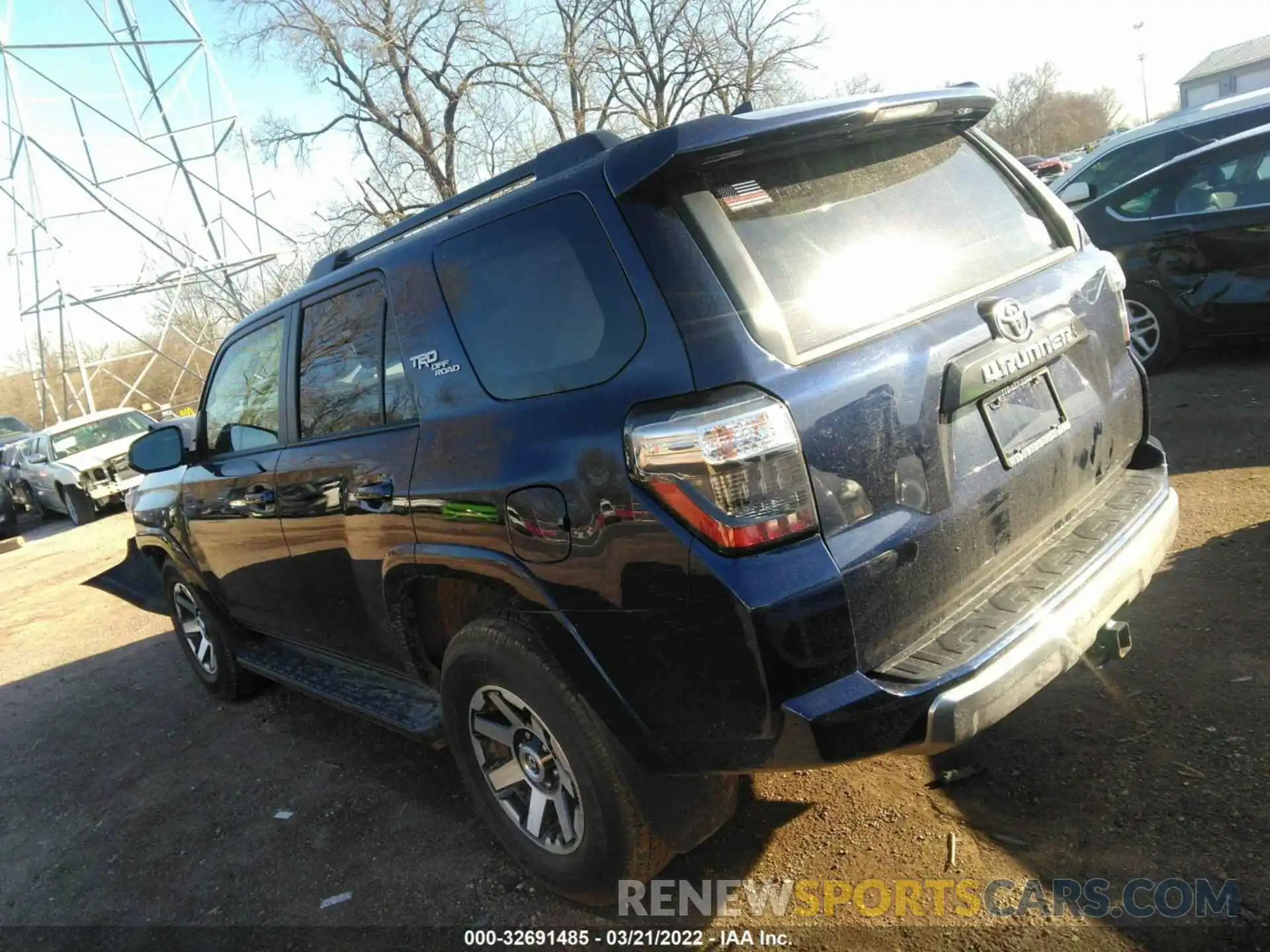 3 Photograph of a damaged car JTERU5JR8M5863638 TOYOTA 4RUNNER 2021