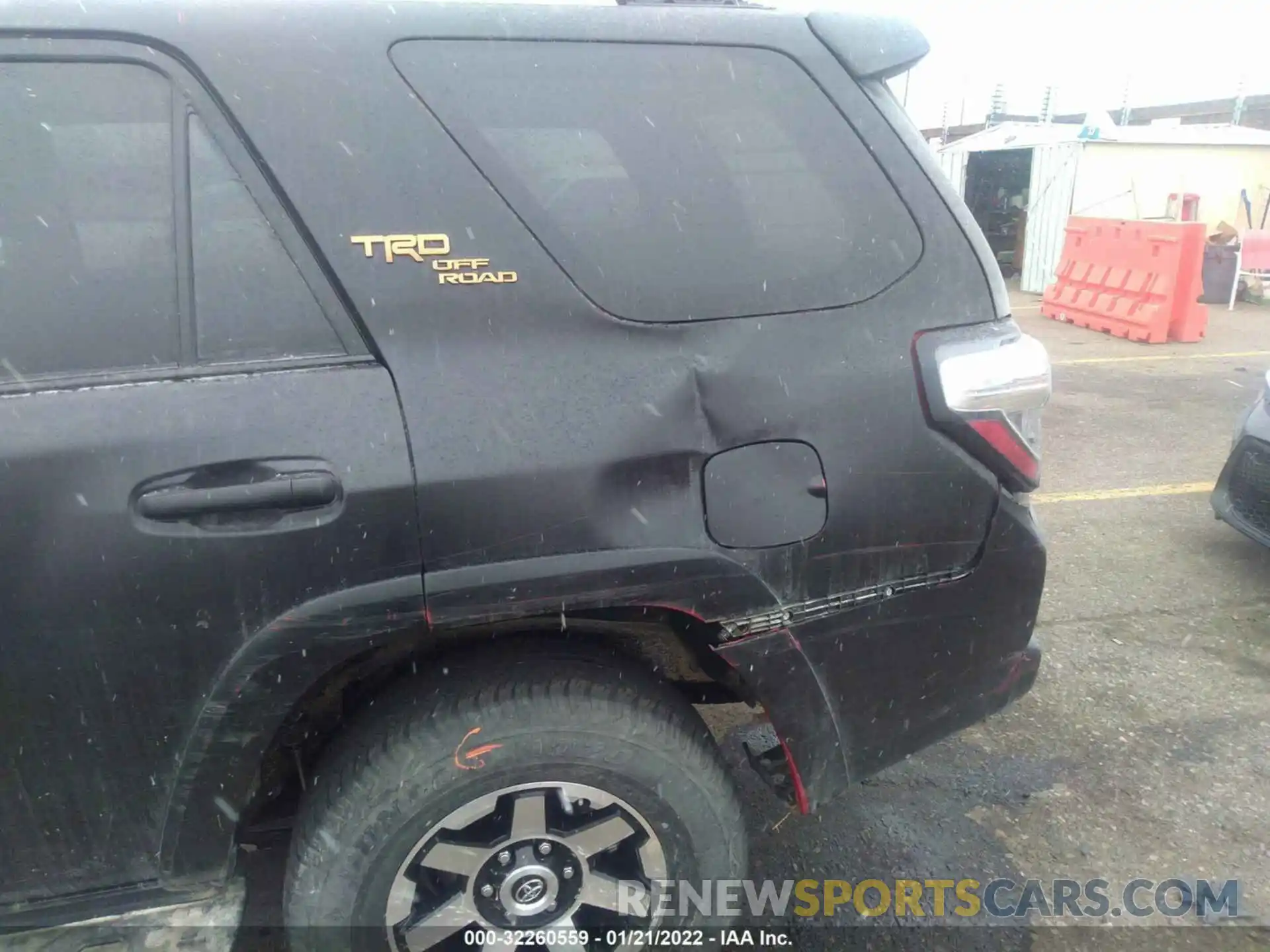 6 Photograph of a damaged car JTERU5JR8M5929296 TOYOTA 4RUNNER 2021