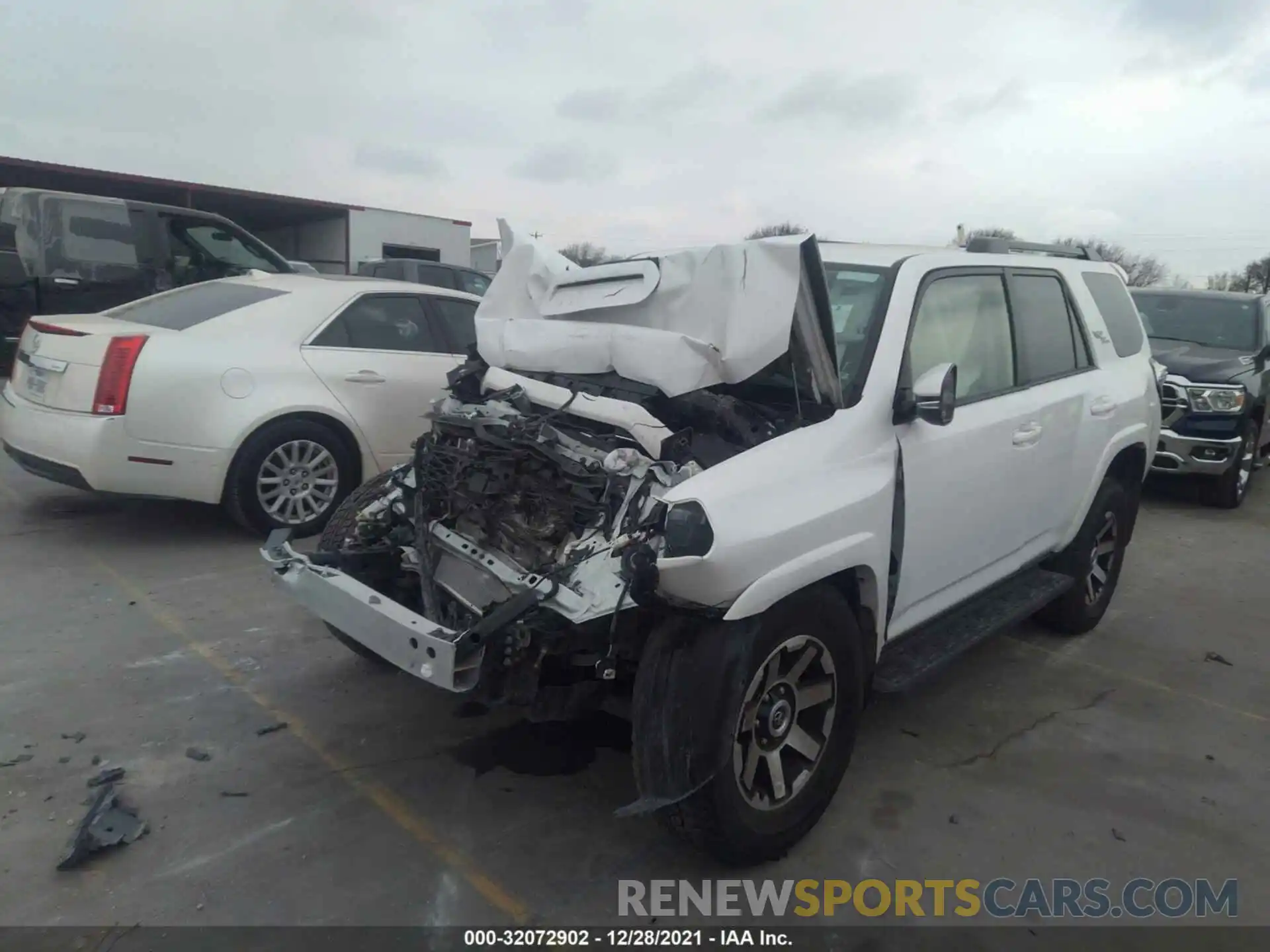 2 Photograph of a damaged car JTERU5JR8M5930920 TOYOTA 4RUNNER 2021