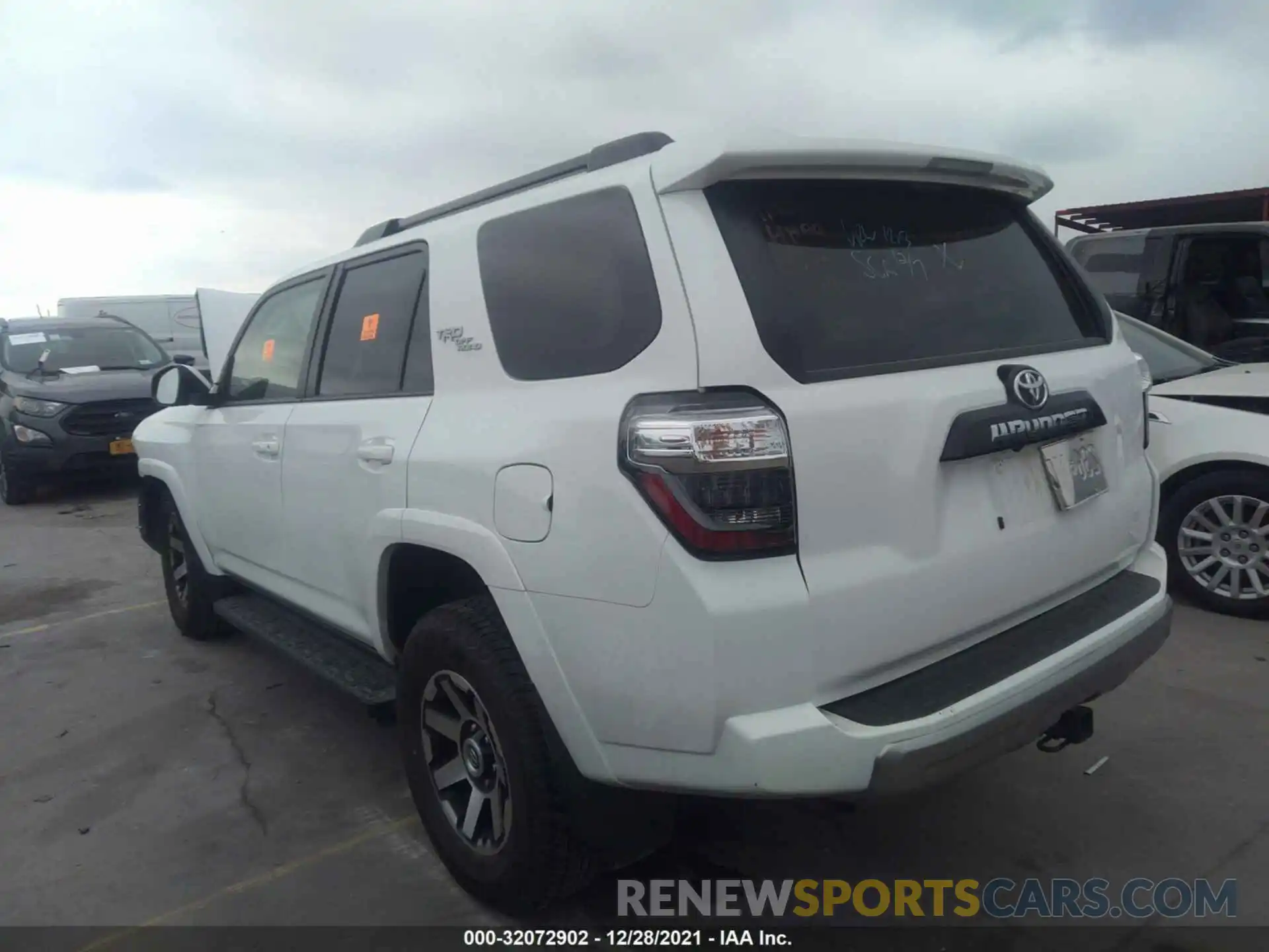 3 Photograph of a damaged car JTERU5JR8M5930920 TOYOTA 4RUNNER 2021