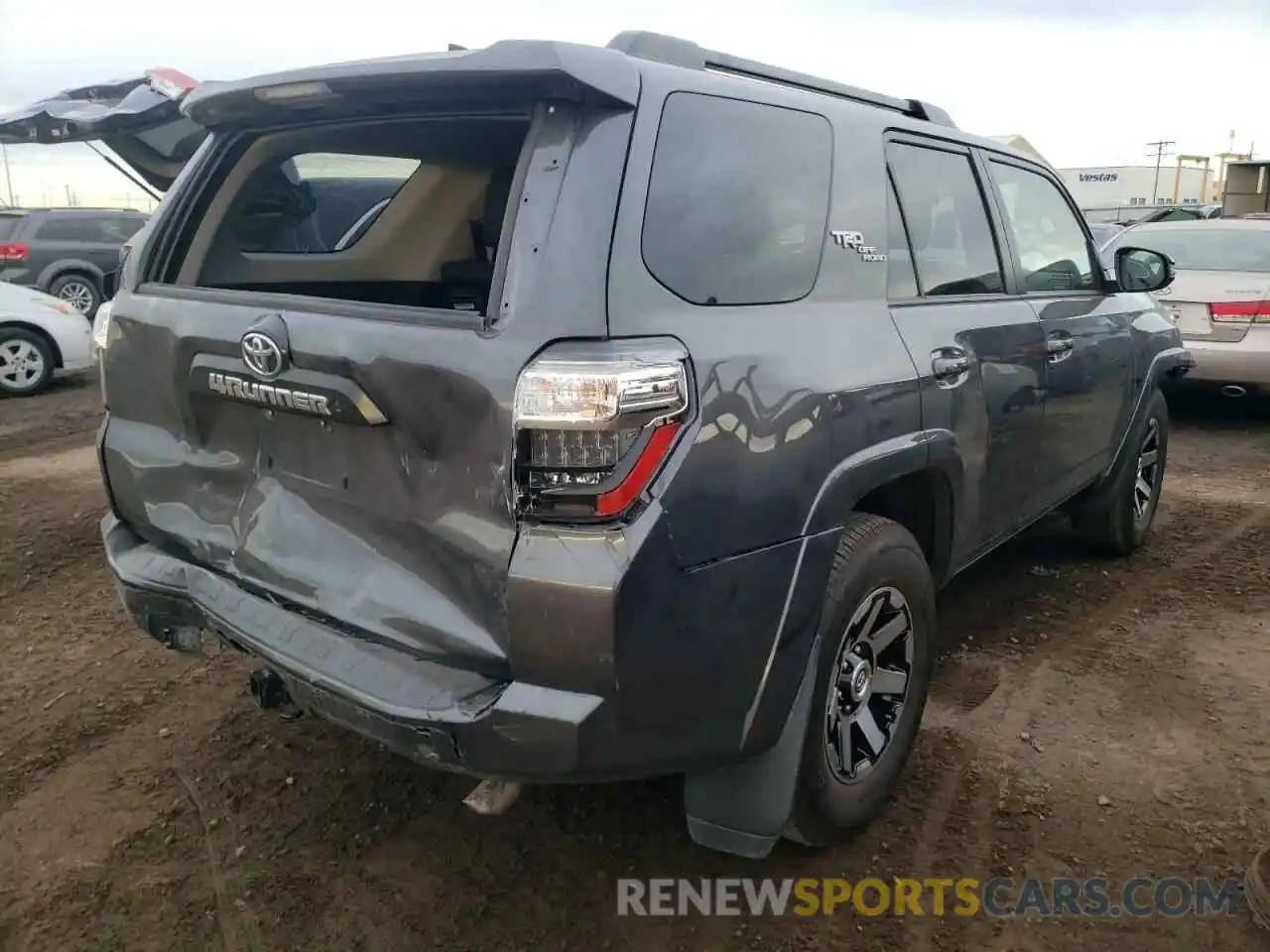 4 Photograph of a damaged car JTERU5JR9M5839395 TOYOTA 4RUNNER 2021