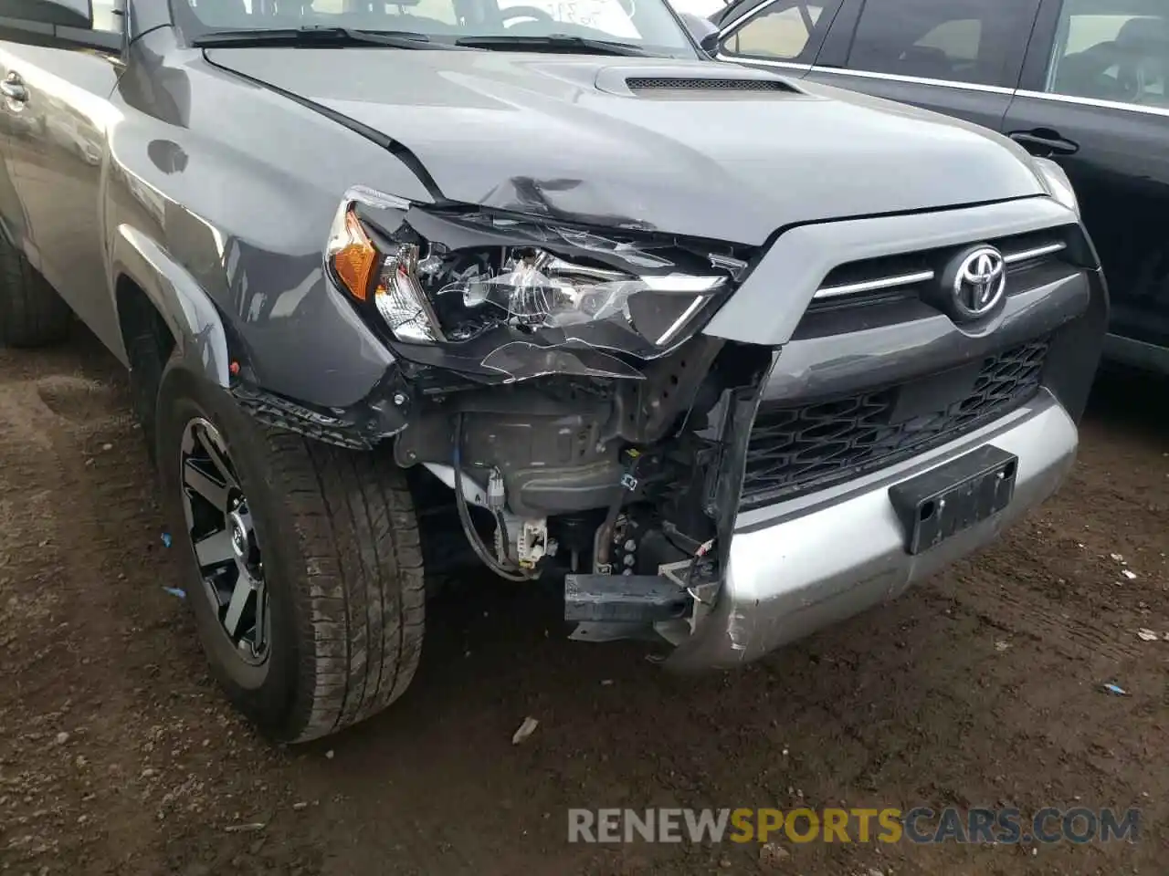 9 Photograph of a damaged car JTERU5JR9M5839395 TOYOTA 4RUNNER 2021