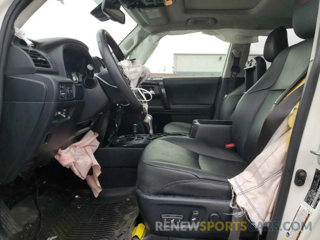 7 Photograph of a damaged car JTERU5JR9M5924544 TOYOTA 4RUNNER 2021