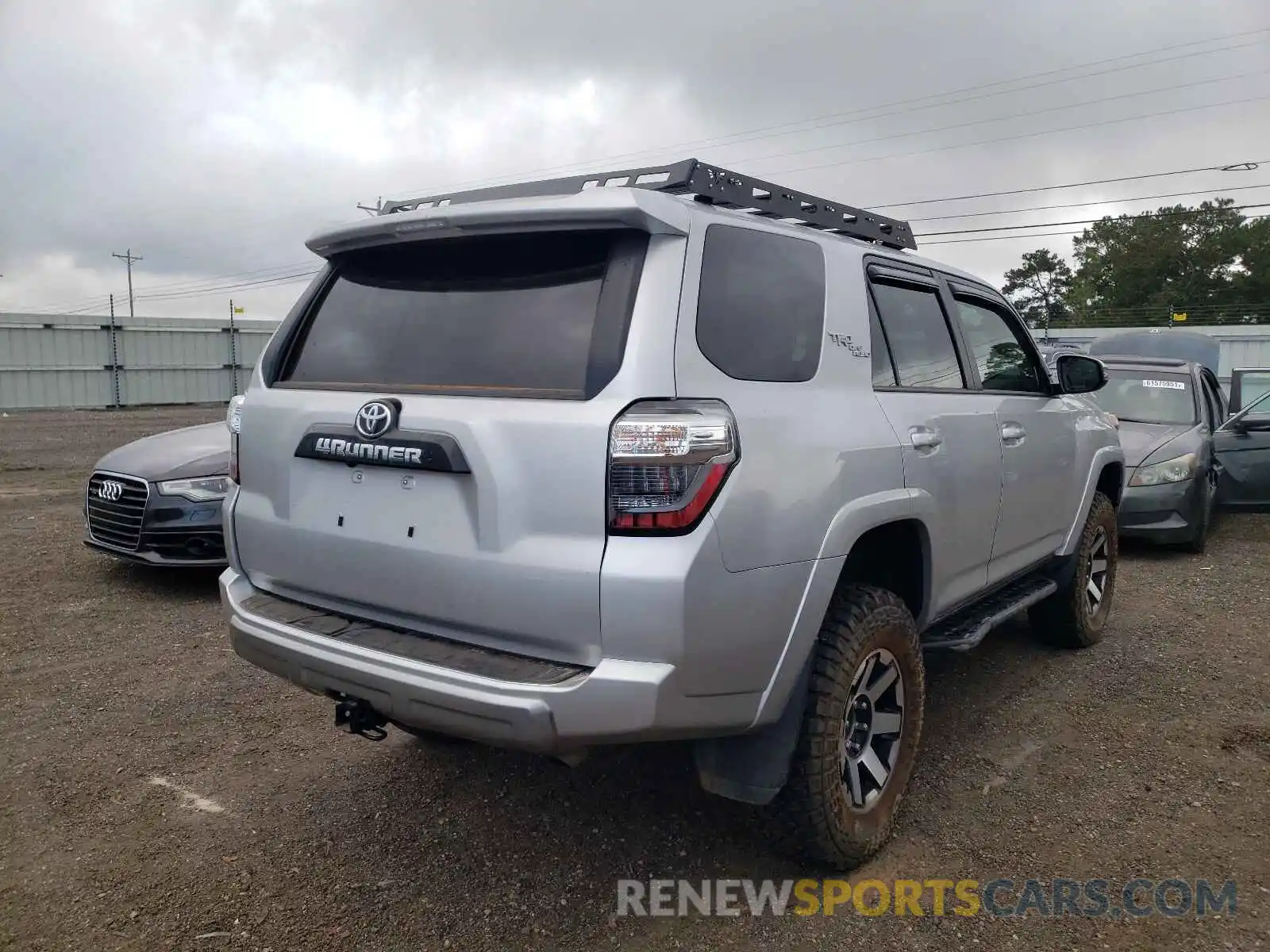 4 Photograph of a damaged car JTERU5JR9M5943868 TOYOTA 4RUNNER 2021