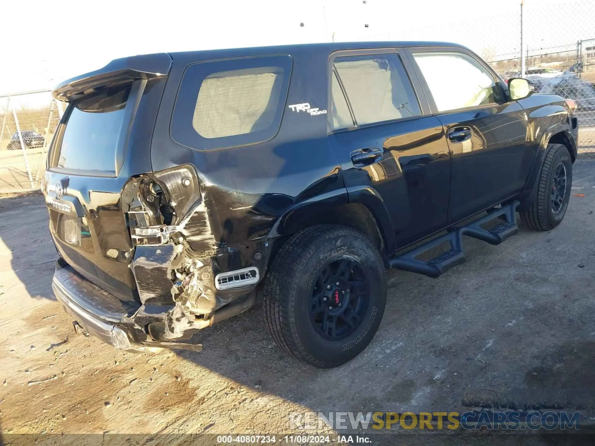 4 Photograph of a damaged car JTERU5JR9M5969497 TOYOTA 4RUNNER 2021