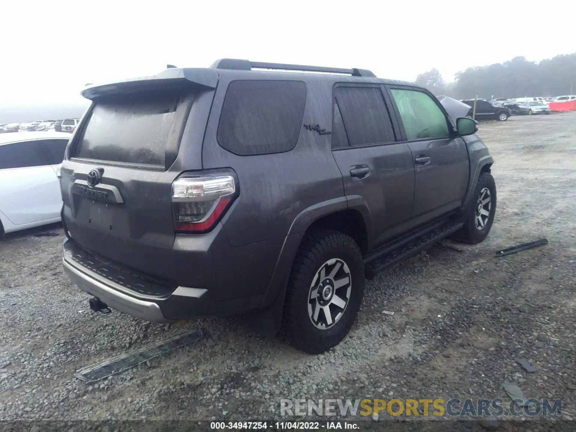 4 Photograph of a damaged car JTERU5JRXM5848610 TOYOTA 4RUNNER 2021