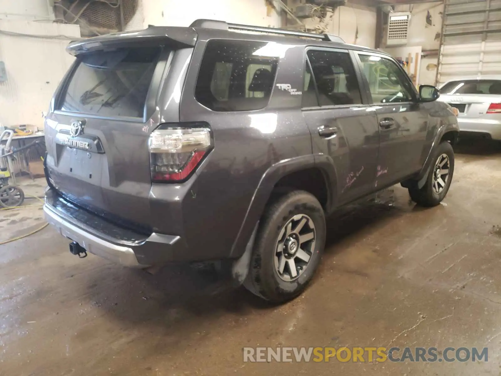 4 Photograph of a damaged car JTERU5JRXM5872115 TOYOTA 4RUNNER 2021