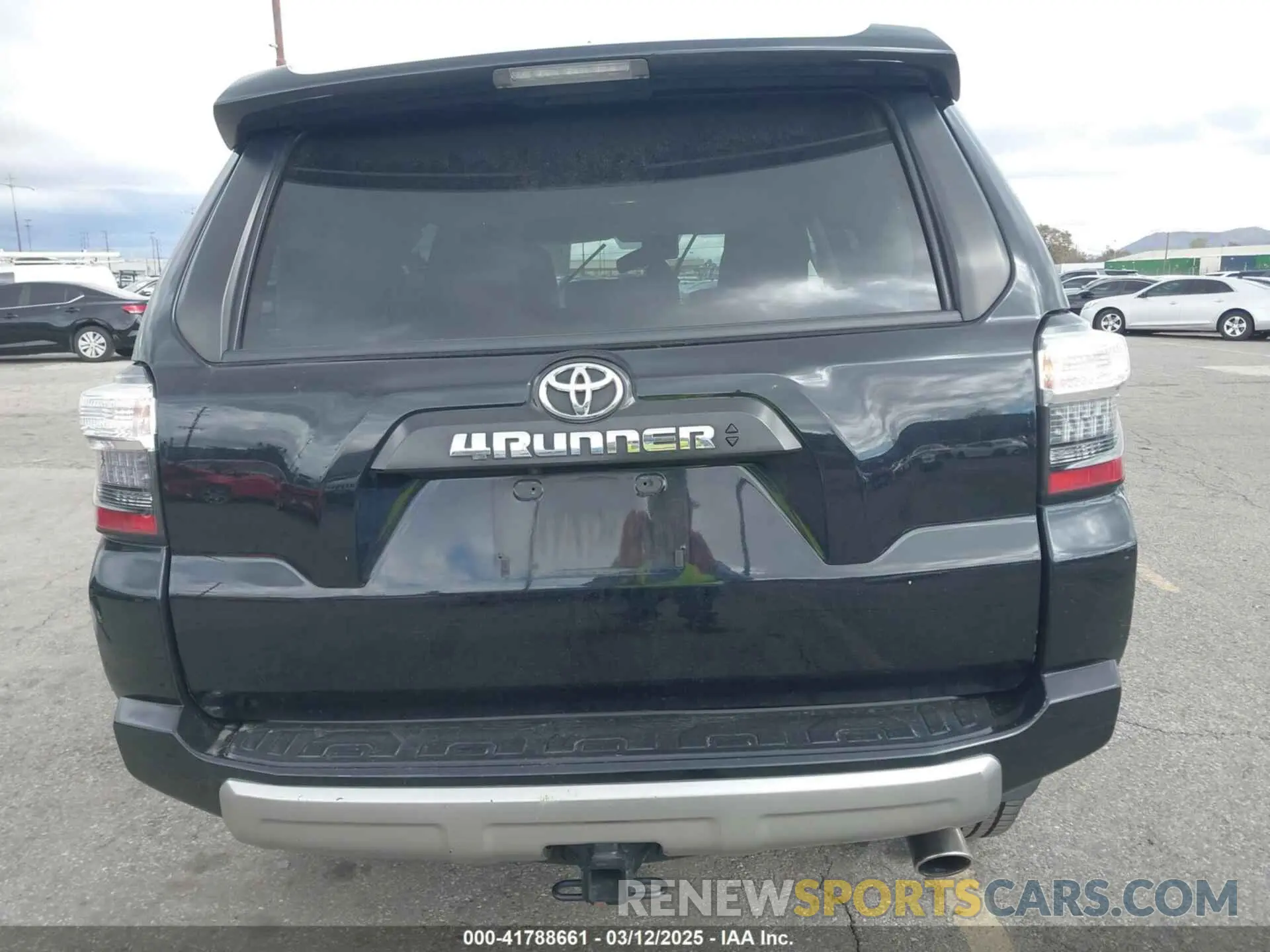 16 Photograph of a damaged car JTERU5JRXM5877816 TOYOTA 4RUNNER 2021