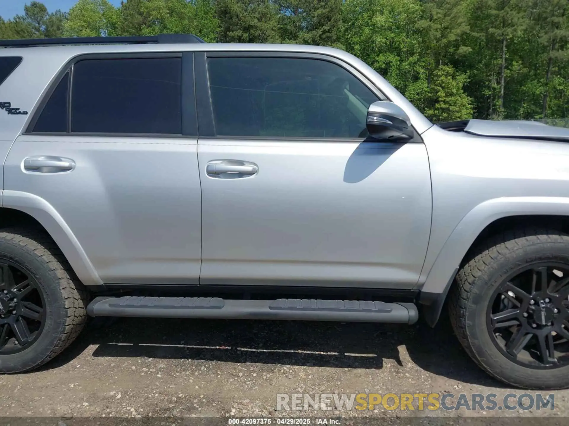 14 Photograph of a damaged car JTERU5JRXM5964177 TOYOTA 4RUNNER 2021