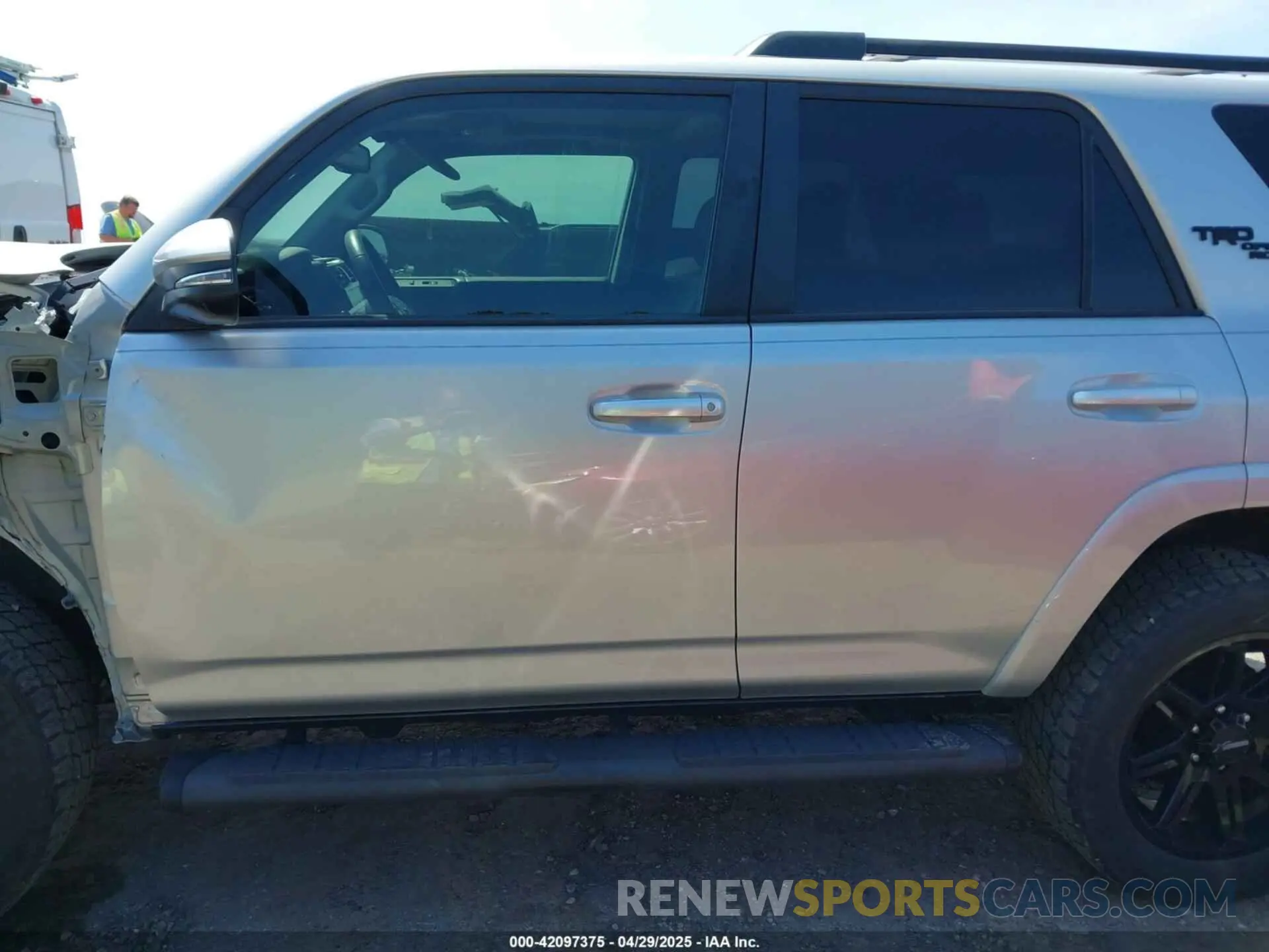 15 Photograph of a damaged car JTERU5JRXM5964177 TOYOTA 4RUNNER 2021