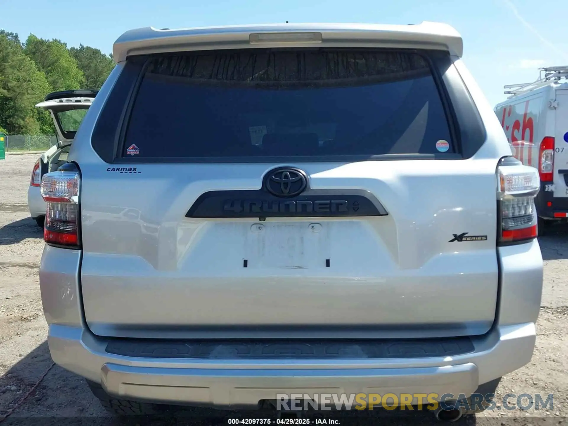 17 Photograph of a damaged car JTERU5JRXM5964177 TOYOTA 4RUNNER 2021