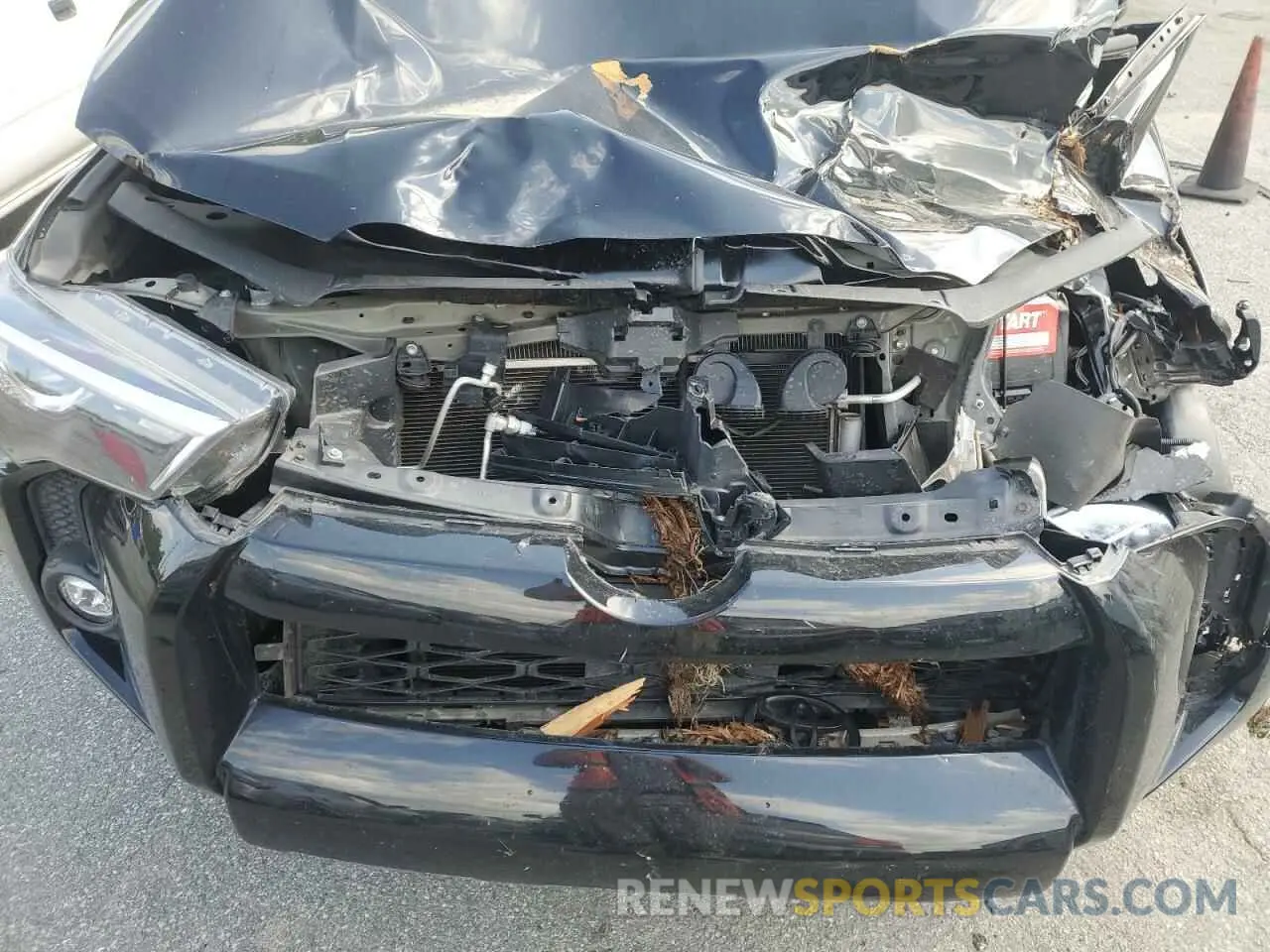 12 Photograph of a damaged car JTEZU5JR2M5232447 TOYOTA 4RUNNER 2021