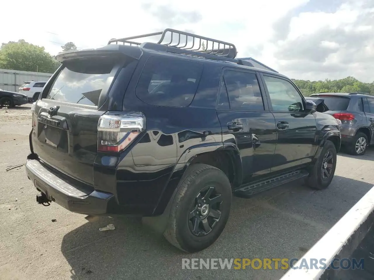 3 Photograph of a damaged car JTEZU5JR2M5232447 TOYOTA 4RUNNER 2021