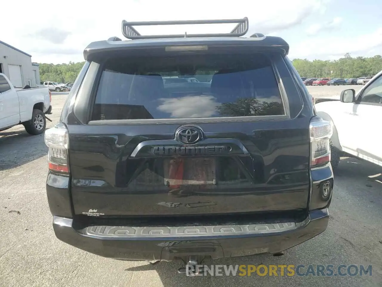 6 Photograph of a damaged car JTEZU5JR2M5232447 TOYOTA 4RUNNER 2021