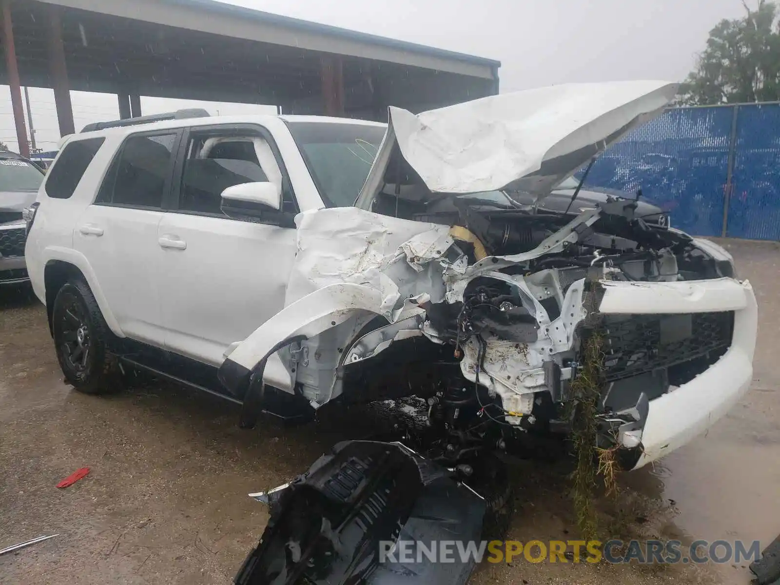 1 Photograph of a damaged car JTEZU5JR8M5243372 TOYOTA 4RUNNER 2021