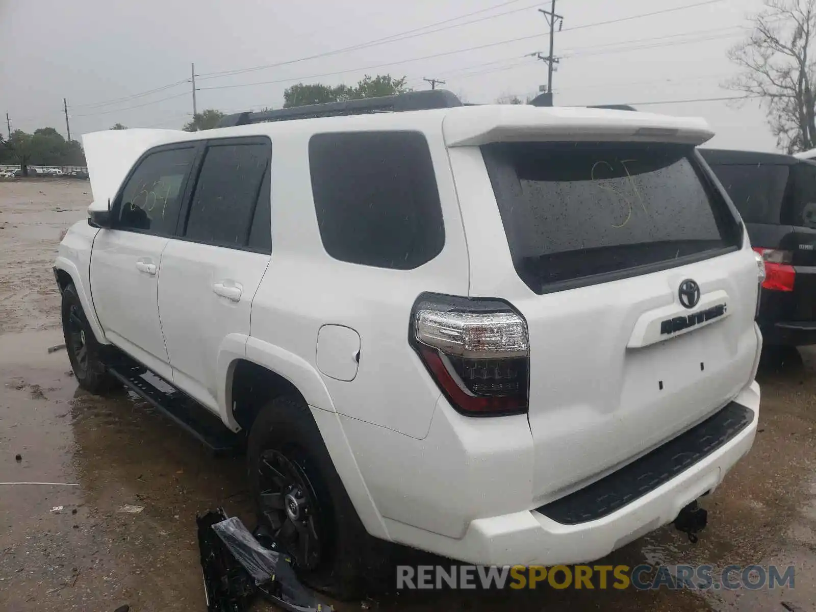 3 Photograph of a damaged car JTEZU5JR8M5243372 TOYOTA 4RUNNER 2021