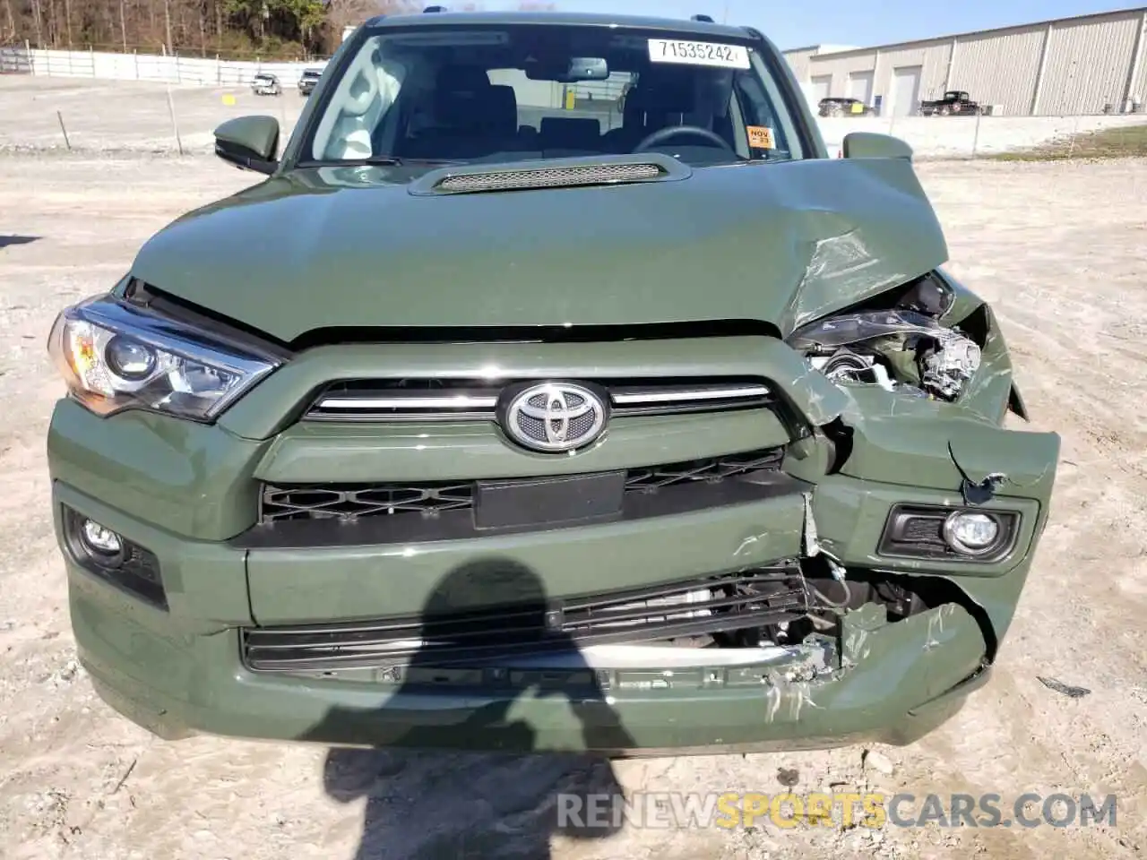 5 Photograph of a damaged car JTEAU5JR2N5274986 TOYOTA 4RUNNER 2022